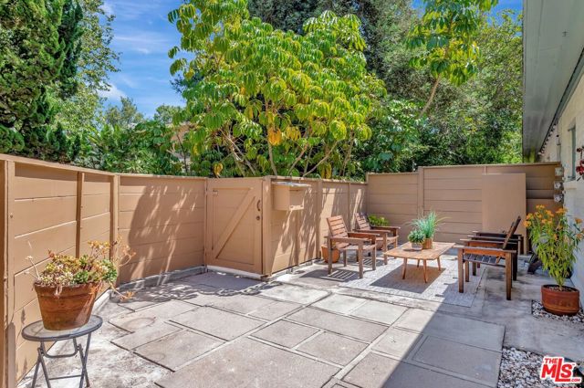5513 Village, Los Angeles CA: https://media.crmls.org/mediaz/dce9c076-f208-4abf-ab6f-197925fbace4.jpg
