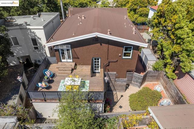 1936 Berryman ST, Berkeley CA: https://media.crmls.org/mediaz/dce9ef6b-27d0-4187-a3cf-88e7b9cc3060.jpg
