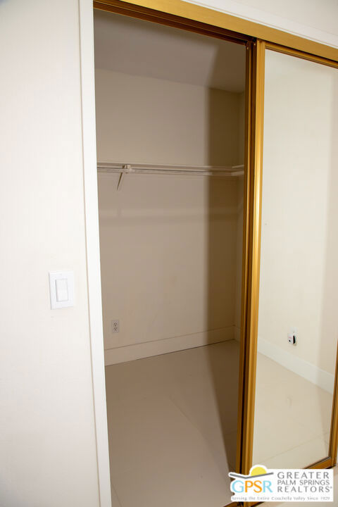 https://media.crmls.org/mediaz/dcea68a6-ec07-44c2-8cf0-c439da89bd0e.jpg?preset=X-Large