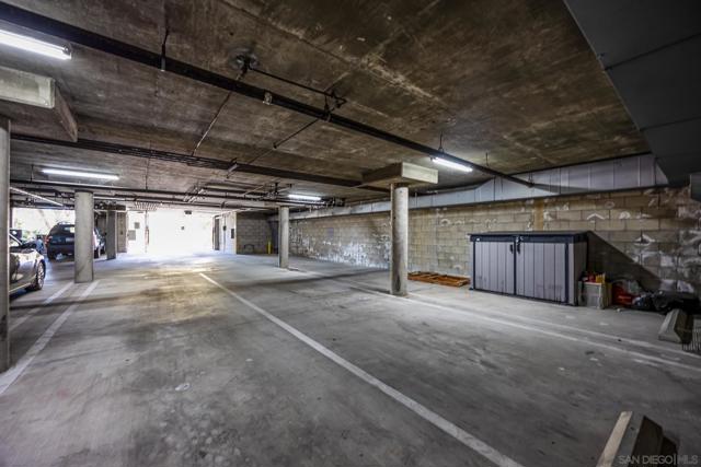 521 Arbor Dr, San Diego CA: https://media.crmls.org/mediaz/dceb151a-7450-4b75-9d95-e93cfa194787.jpg