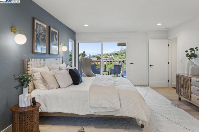 10336 Greenview Dr, Oakland CA: https://media.crmls.org/mediaz/dceb30aa-5a4a-4454-b05c-dcf36e2e9953.jpg