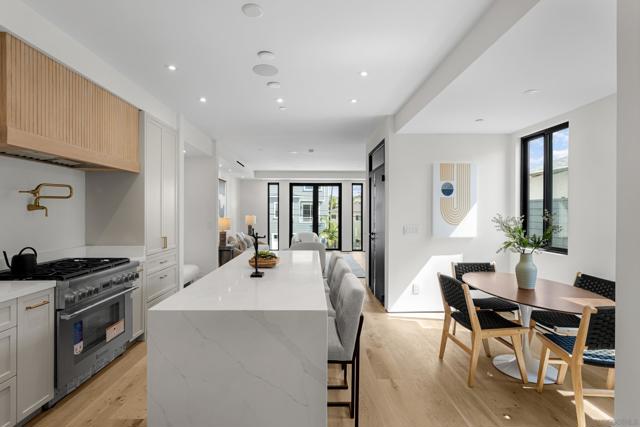 242 Playa Del Norte St, La Jolla CA: https://media.crmls.org/mediaz/dceb4aed-c740-4e63-99a1-5f0546aee8be.jpg