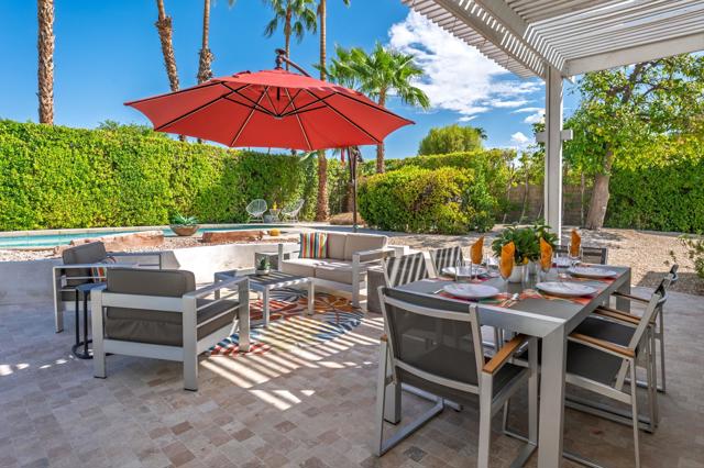 2210 E Calle Papagayo, Palm Springs, CA 92262
