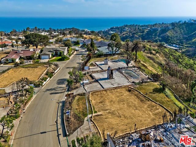 917 Enchanted Way, Pacific Palisades CA: https://media.crmls.org/mediaz/dceb80dd-599a-4486-929e-67954baa933d.jpg