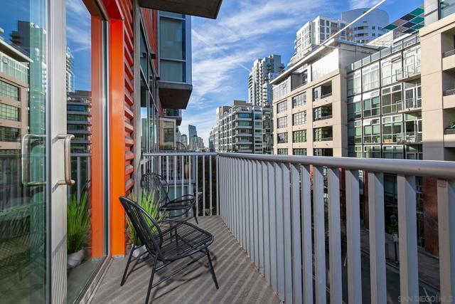 1025 Island Ave, San Diego CA: https://media.crmls.org/mediaz/dcec267d-1077-4875-ab36-2b7dc3cd47ec.jpg