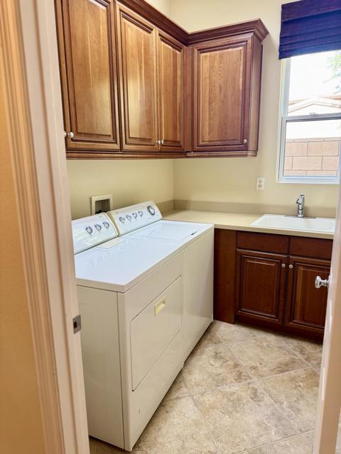 77178 California Drive, Palm Desert CA: https://media.crmls.org/mediaz/dcec871b-286d-4b6f-ae52-1973f4d76dc3.jpg