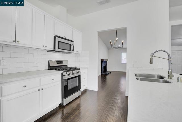 4780 Burgundy Dr, Oakley CA: https://media.crmls.org/mediaz/dcec8973-e302-4561-b4f6-e689a573ada9.jpg