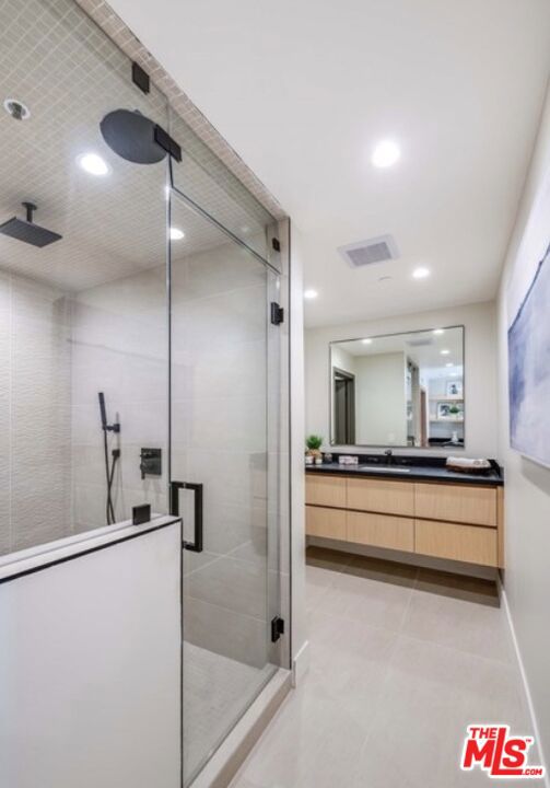 622 N La Jolla Avenue, Los Angeles CA: https://media.crmls.org/mediaz/dcecbd8c-2717-4364-896a-f4ab3793118e.jpg