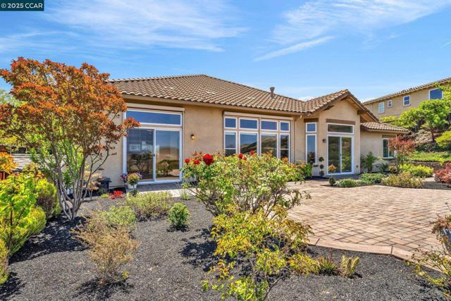 3322 Ashbourne Cir, San Ramon CA: https://media.crmls.org/mediaz/dced0262-7ab9-4bf5-82e5-0b3e2a70f81a.jpg