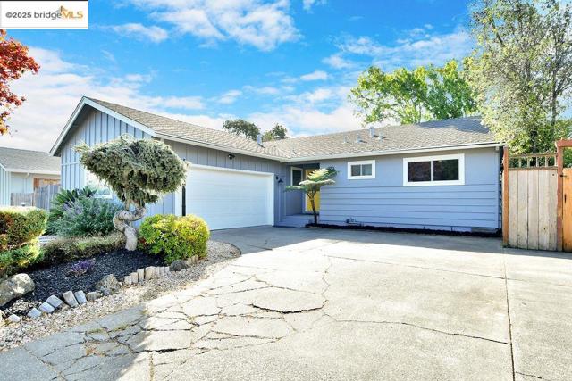 2449 Center Rd, Novato CA: https://media.crmls.org/mediaz/dced0a25-3f0c-4925-a5b7-39b0cab67030.jpg
