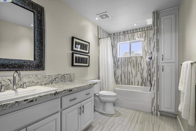 4892 South Pt, Discovery Bay CA: https://media.crmls.org/mediaz/dced1265-46bc-4bf8-a87b-fb64ee8394f0.jpg