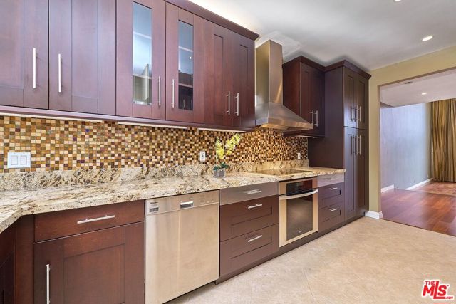 13078 Mindanao Way, Marina del Rey CA: https://media.crmls.org/mediaz/dced20bf-411b-4543-81dd-5ed934187dac.jpg