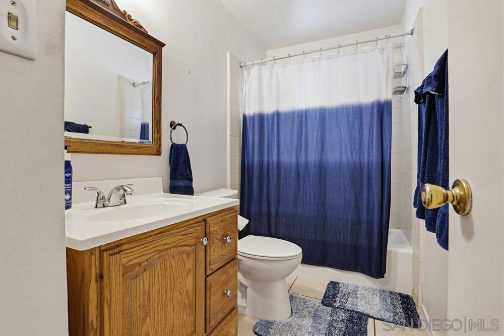 https://media.crmls.org/mediaz/dced7700-eafb-4211-96a5-fcd1f9cc3cd9.jpg?preset=X-Large