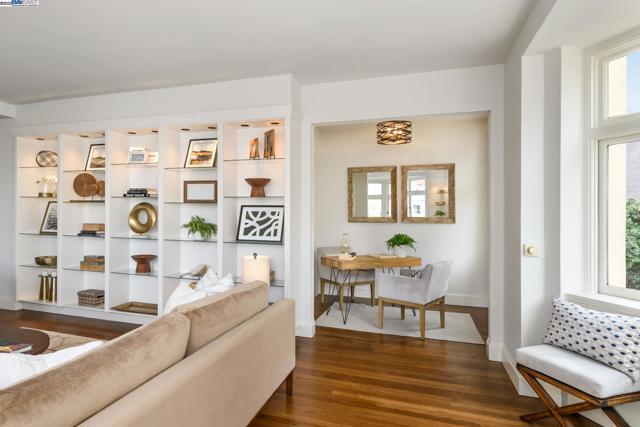 850 POWELL STREET, San Francisco CA: https://media.crmls.org/mediaz/dcee8126-6ad2-4080-9d49-7ba56abc952b.jpg
