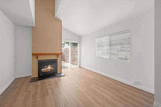 593 Parkview Dr, Lake Elsinore CA: https://media.crmls.org/mediaz/dceeaca0-423d-4ded-866b-5e386701e20e.jpg