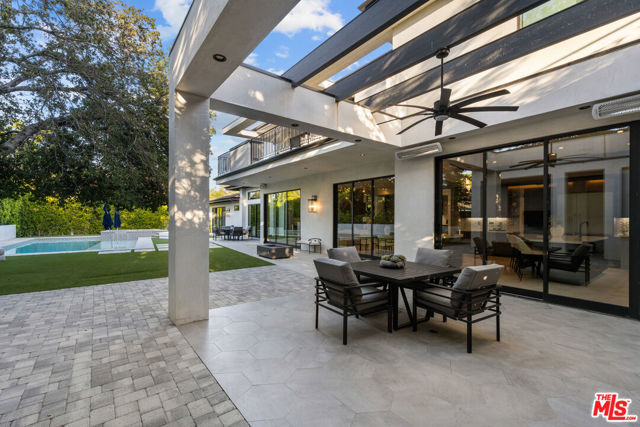 17401 Rancho Street, Encino CA: https://media.crmls.org/mediaz/dceedd9f-6014-4dc0-839d-dc4b61aeda9b.jpg