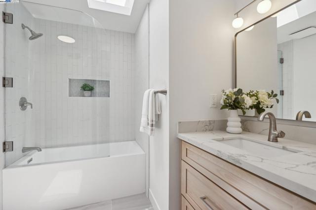 37512 Willowood Dr, Fremont CA: https://media.crmls.org/mediaz/dceeea81-a3bf-4b80-8de3-4348d4d55cf2.jpg