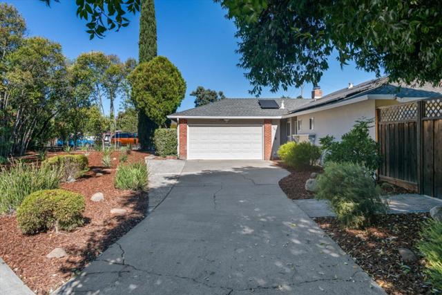100 Highland Oaks Drive, Los Gatos CA: https://media.crmls.org/mediaz/dceeeefc-b6fa-4126-9477-2f1817ec3ff2.jpg