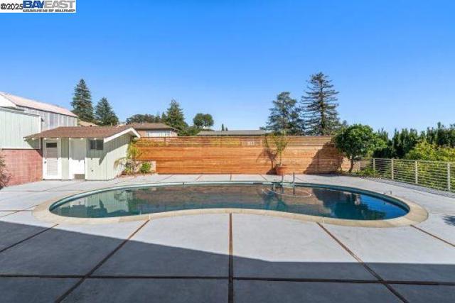 4120 Rhoda Ave, Oakland CA: https://media.crmls.org/mediaz/dcef26e4-2d11-478f-b29a-b5a9a3d9d336.jpg