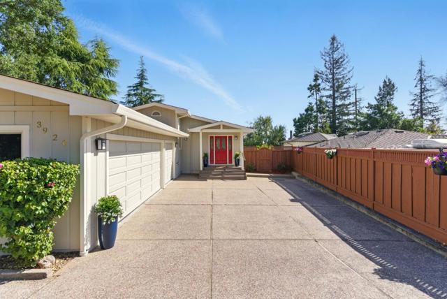 3920 Lakemead Way, Redwood City CA: https://media.crmls.org/mediaz/dcef2cf2-aee4-4dec-9a28-04757bd209ab.jpg