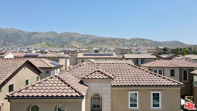 20659 W Beech Circle, Porter Ranch CA: https://media.crmls.org/mediaz/dcef8386-9f2f-4fc6-aacd-593794390bf9.jpg