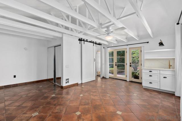 7728 Ludington Pl, La Jolla CA: https://media.crmls.org/mediaz/dcef9453-9164-436d-ba3f-a4d38b352b45.jpg