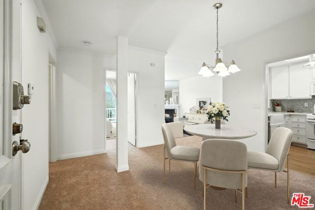 8505 Gulana Avenue, Playa del Rey CA: https://media.crmls.org/mediaz/dcefaba2-f0c9-48e6-bf22-37cc45a2245b.jpg