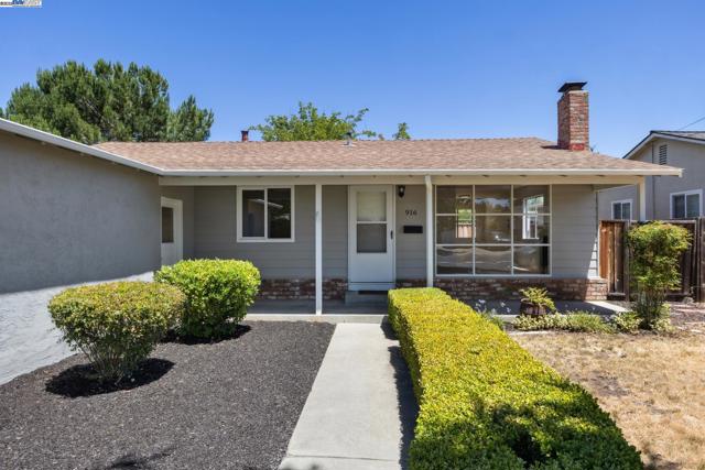 916 El Caminito, Livermore CA: https://media.crmls.org/mediaz/dcefcb55-6f96-4626-9f8d-edad36c10ffd.jpg