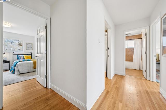 598 CRESTMONT DRIVE, Oakland CA: https://media.crmls.org/mediaz/dceff05e-31da-4517-84a9-9ddd9de7896f.jpg
