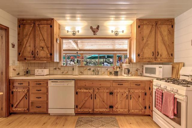 25 Kitchen towards back yard