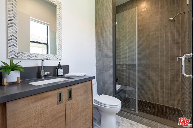 3571 Colonial Avenue, Los Angeles CA: https://media.crmls.org/mediaz/dcf08638-eca4-4ca4-85fe-da3dffc3e59e.jpg