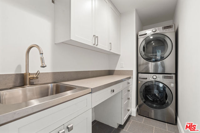 2347 Parnell Avenue, Los Angeles CA: https://media.crmls.org/mediaz/dcf0adf5-a4cf-4757-9108-0b8f8f87a6ae.jpg
