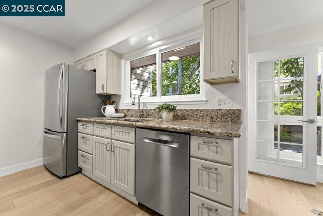 412 Woodminster, Moraga CA: https://media.crmls.org/mediaz/dcf0deb2-82e2-494a-85b0-acb2d69b3af4.jpg