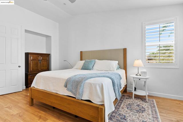 917 Sawyer Way, Brentwood CA: https://media.crmls.org/mediaz/dcf10f00-a4c4-4999-bb45-3130a6877459.jpg