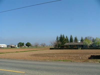 4588 N McCall, Sanger CA: https://media.crmls.org/mediaz/dcf22558-9c90-474b-bfaf-461a9f15197a.jpg