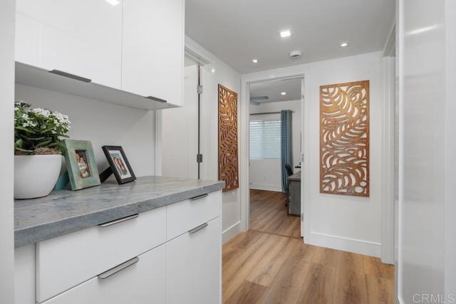 105 Mangano Circle, Encinitas CA: https://media.crmls.org/mediaz/dcf23924-8541-4491-8bc2-76fe7fc99e8b.jpg
