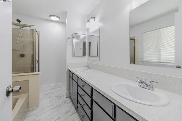 1290 Canterbury, Hercules CA: https://media.crmls.org/mediaz/dcf26b1e-7917-4d5f-bbe9-33900c19a878.jpg