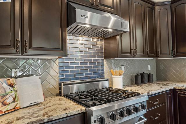 5989 Hillbrook Pl, Dublin CA: https://media.crmls.org/mediaz/dcf27eea-1e86-4aa7-86fc-4027e548d11f.jpg