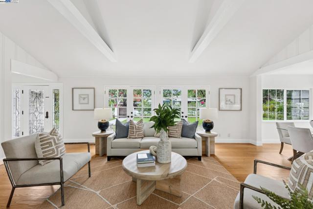 55 Cora Ct, Walnut Creek CA: https://media.crmls.org/mediaz/dcf28cd3-742b-4884-8ae8-40bb5f885d0b.jpg