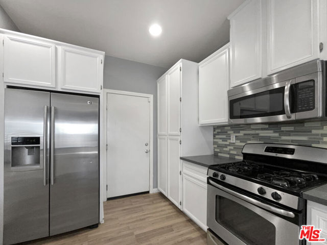 12101 Van Nuys Boulevard, 40 photo 6