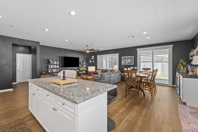 28382 Hopscotch dr,  CA: https://media.crmls.org/mediaz/dcf396fb-3d52-416f-9c64-31f007bbb84c.jpg