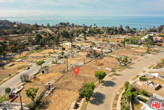 16748 Edgar Street, Pacific Palisades CA: https://media.crmls.org/mediaz/dcf4471a-c222-4230-87d5-4a48036fa567.jpg