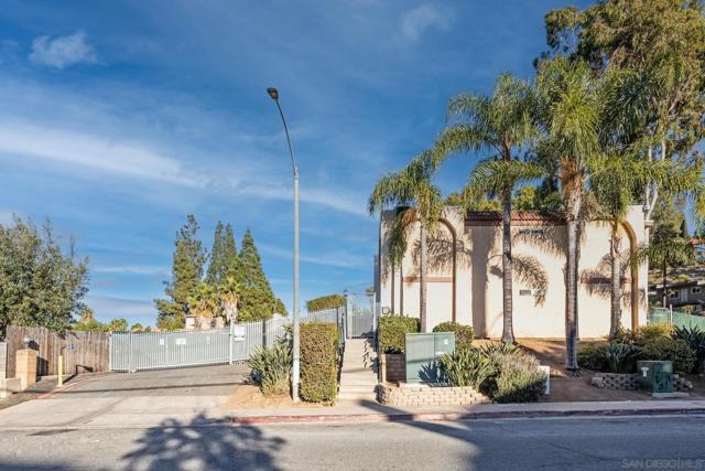 3557 Kenora Dr, Spring Valley CA: https://media.crmls.org/mediaz/dcf4485d-63c0-4370-a47f-d2332749a9c7.jpg