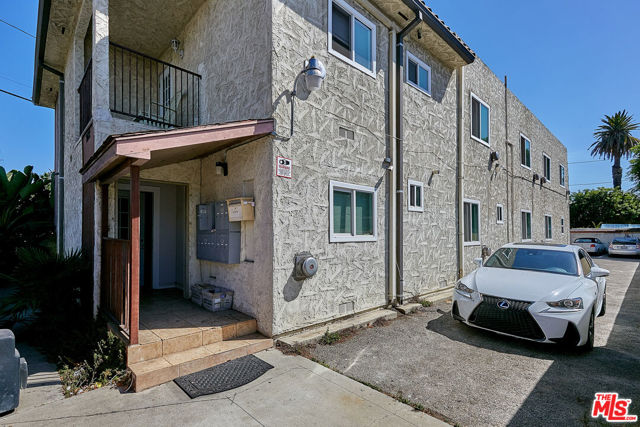 2422 Venice Boulevard, Los Angeles CA: https://media.crmls.org/mediaz/dcf45fe0-73a3-4093-85f6-2f02b26773d3.jpg