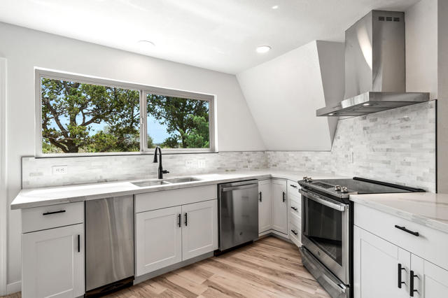 Image 6 of 36 For 70075 Linda Vista Road