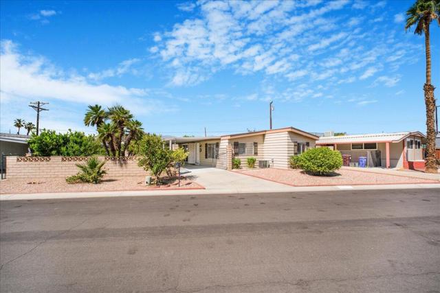 32857 Bloomfield Avenue, Thousand Palms CA: https://media.crmls.org/mediaz/dcf53d42-b5d6-4641-aa12-c713a1deed1a.jpg