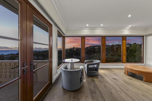 6404 La Jolla Scenic Drive S, La Jolla CA: https://media.crmls.org/mediaz/dcf63a62-517e-482b-a68b-367153ffb695.jpg