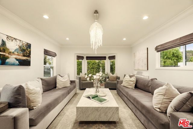 324 15th Street, Santa Monica CA: https://media.crmls.org/mediaz/dcf64323-838d-43bd-a86b-d17261321adc.jpg