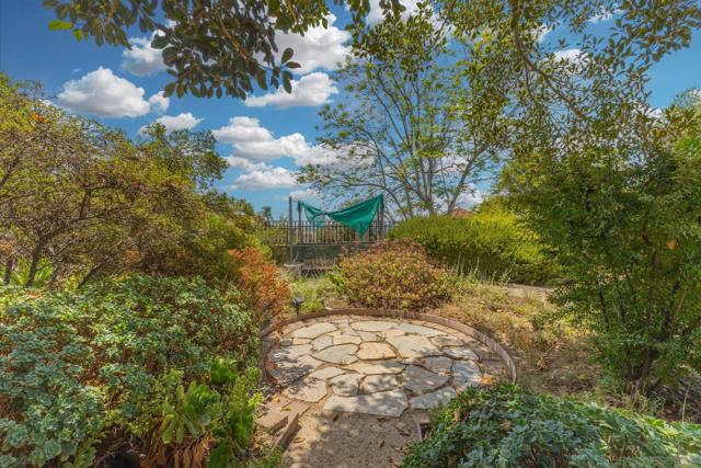 3445 Lomas Serenas Dr, Escondido CA: https://media.crmls.org/mediaz/dcf6cd0a-e085-4634-a65f-31f8198aee0a.jpg
