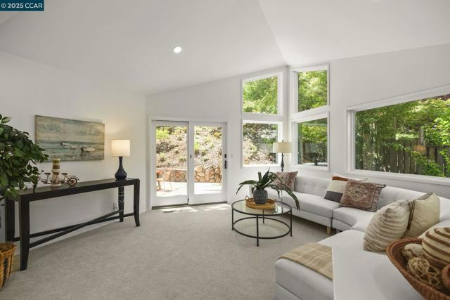 71 Maple Ln, Walnut Creek CA: https://media.crmls.org/mediaz/dcf6eebd-fc46-4833-9997-ddf2385f9a63.jpg